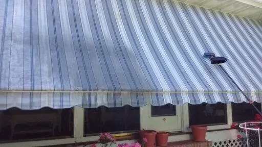 Limpeza de toldos de loja